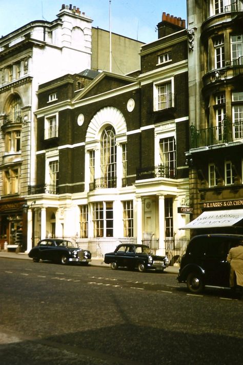 London 1950s, Manchester Football, Disney Sleeve, London Architecture, London House, London Photos, London Street, Vintage London, St James