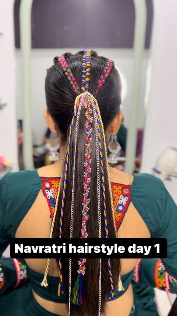 Navratri Hairstyles On Kurti, Navratri Heir Stayl, Navratri Hire Style, Garba Night Hairstyle, Hairstyles For Medium Length Hair For Navratri, Navratri Thread Hairstyles, Garba Hairstyles For Short Hair, Navratri Special Hairstyle, Hairstyles For Garba Night