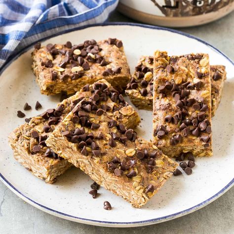 No Bake Protein Bars, Baked Teriyaki Salmon, Egg White Recipes, Healthy Protein Bars, Chocolate Protein Bars, Protein Bars Homemade, Protein Bar Recipes, Healthy Fitness Meals, Oat Bars