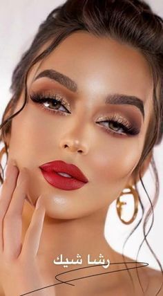 #naturalmakeup #redlips Gold Makeup Red Lips, Bridal Makeup With Red Lips, Eye Makeup With Red Lips, Heavy Makeup Look, Bold Lip Makeup, Festive Makeup, Wedding Makeup Tutorial, Glam Wedding Makeup, Red Lipstick Makeup