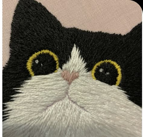 Textile Art Embroidery, Cat Embroidery, Hand Work Embroidery, Hand Embroidery Projects, Brazilian Embroidery, Cute Embroidery, Simple Embroidery, 자수 디자인, Personalized Embroidery