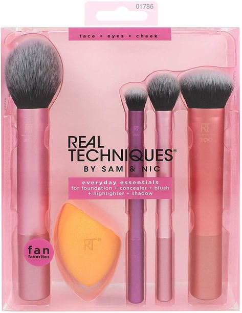 Real Techniques Setting Brush, Essential Makeup Brushes, Makeup Blender Sponge, Real Techniques Brushes, Alat Makeup, Makeup Blending, Makeup Blender, Makeup Brush Kit, Dream Makeup