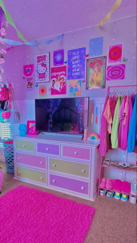 Kidcore Apartment, Vibrant Bedroom Ideas Eclectic, Bedroom Ideas Rainbow, Candyland Bedroom, Candy Bedroom Ideas, Kid Core Room Ideas, Lol Bedroom, Lisa Frank Bedroom Ideas, Lisa Frank Bedroom