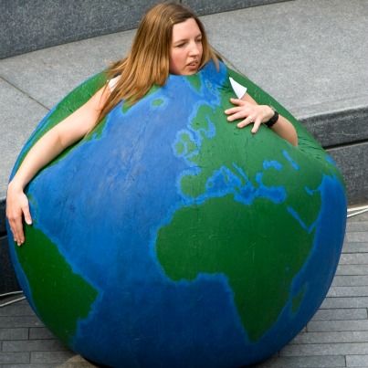 Yeah...that's probably the face we'd make too, if we were stuck in this costume. Planet Earth Costume, Mother Earth Costume, Earth Costume, Halloween Costumes You Can Make, Fancy Dress Ideas, Green Halloween, Diy Halloween Costume, Halloween Crafts Decorations, Dressup Party