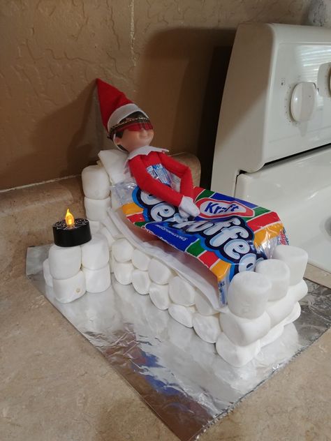 Elf on the Shelf marshmallow bed. I just bought those too, Elvis! I used hot glue and toothpicks to assemble the bed and nightstand. His "blanket" is a folded marshmallow bag. His "sleep mask" is cut out from some Christmas ribbon. The kids really liked this one! Elf On The Shelf Marshmallow, Timmy Time, Awesome Elf On The Shelf Ideas, Elf Magic, Elf Activities, Xmas Elf, Elf Antics, Elf Fun, Elf Ideas