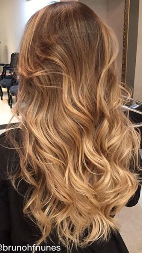 Trendy Transformations: Summer Haircuts and Low Taper Fade Ideas Warm Blonde Hair, Rambut Brunette, Summer Blonde Hair, Honey Brown Hair, Golden Blonde Hair, Brown Hair Inspo, Brunette Hair With Highlights, Dirty Blonde Hair, Smink Inspiration