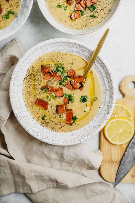 This Vegan Baked Potato Soup is to die for. Who doesn't love a baked potato? Well now I've made it into a healthy soup form. #vegan #plantbased #potato #soup #foodbymaria Vegan Baked Potato, Vegan Potato Recipes, Vegan Potato Soup, Potato Soup Easy, Fall Vegan Recipes, Vegan Baked, Vegan Bacon, Baked Potato Soup, Vegan Potato