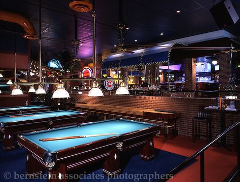 DAVE AND BUSTERS - DALLAS Pool House Layout, Pool Hall Decor, Pool Hall Ideas, Billiards Room Decor, Sport Bar Design, Dave And Busters, Bar Renovation, Billiards Bar, Snooker Room