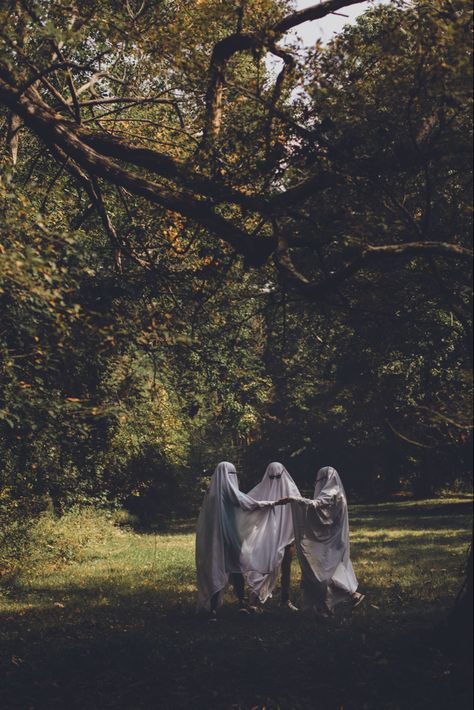 My sweet niece and her friends on a ghost photoshoot! Friend Ghost Photos, Spooky Photoshoot Ideas Family, Bestie Ghost Photoshoot, Pastel Ghost Photoshoot, Ghost Halloween Photoshoot, Ghost Friends Photoshoot, Ghost Family Photoshoot, Ghost Photoshoot Friends, Ghost Picture Trend