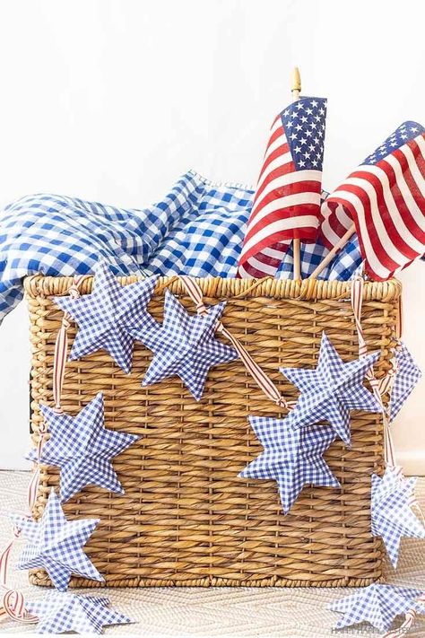 4th Of July Garland, 4th Of July Craft, 4th Of July Crafts, Simple Holiday Decor, Fourth Of July Decor, Festive Crafts, Holiday Banner, Patriotic Crafts, 4th Of July Celebration