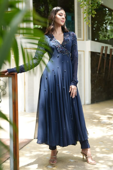 Buy Blue Silk Georgette Embroidery Thread V Neck Floral Anarkali Set For Women by Label Ruhbab Online at Aza Fashions. Casual Anarkali, Dress Classy Elegant, Angrakha Kurti, Velvet Anarkali, Floral Anarkali, Sharara Designs, Indian Suit, Cotton Anarkali, Desi Vibes