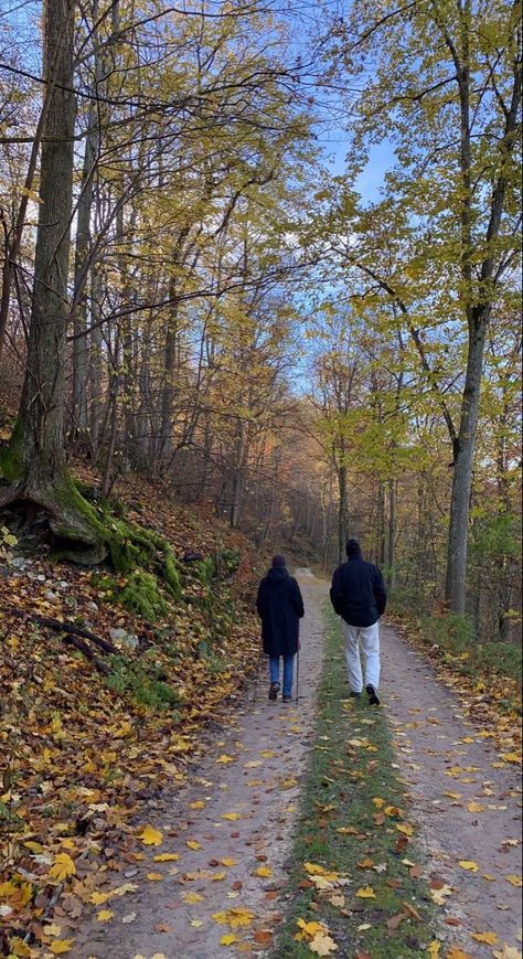 Forest Couple Aesthetic, Forest Walk Aesthetic, Fall Date Ideas, Fall Vision Board, Date Inspo, Hiking Pics, Dates Ideas, Cute Hiking Outfit, Dream Dates