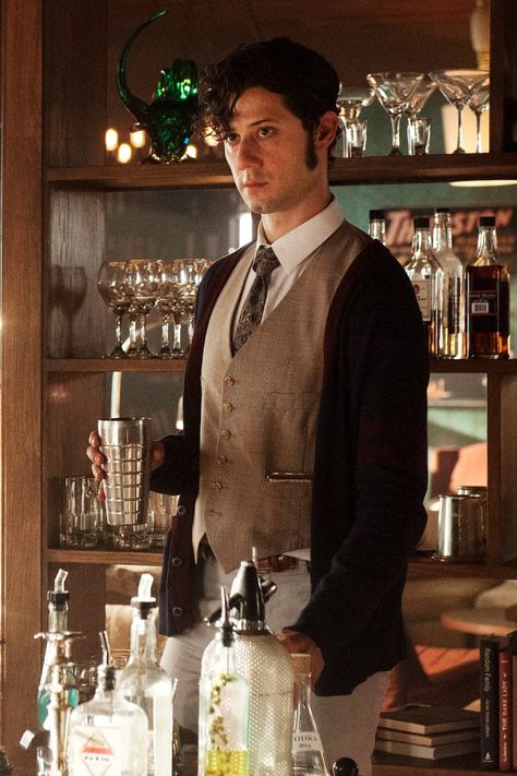 Eliot Waugh Clothes, Elliot The Magicians, The Magicians Elliot, Eliot Waugh Aesthetic, Jake Fashion, Eliot The Magicians, Hale Appleman, Eliot Waugh, The Magicians Syfy