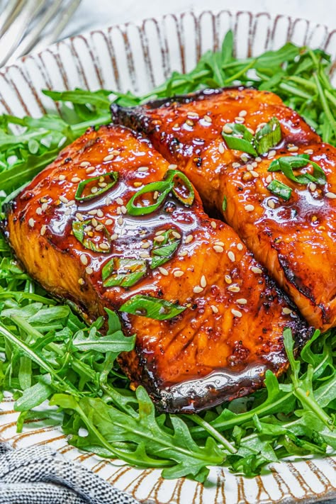 Air Fryer Honey Sesame Salmon - Air Fryer Recipe for Salmon Asian Air Fryer Salmon, Salmon Recipes Baked Air Fryer, Airfryer Salmon Recipes, Salmon Recipes Air Fryer, Salmon Air Fryer Recipes, Asian Salmon Recipes, Air Fryer Recipes Salmon, Sesame Salmon, Weekday Recipes