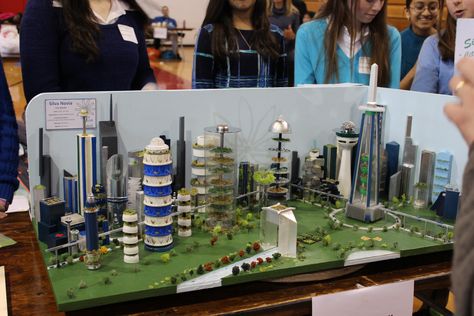 A closer look into the Lionville Middle School Future City model. Futuristic School, Layers Of Earth, Roof Truss Design, Science Models, The Water Cycle, Model Architecture, Steam Projects, Model School, Sustainable City