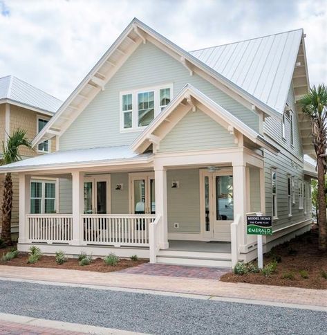 luxury beach house Small Modern Beach House Exterior, Traditional Beach House Exterior, Beachy Home Exterior, Modern Beach House Exterior, Coastal Craftsman, Coastal Home Exterior, Beach Cottage Exterior, Homes In Florida, Metal Roof Houses