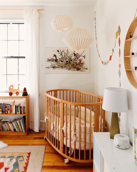 Round Baby Cribs, Stokke Crib, Baby Crib Designs, Oval Crib, Round Cribs, Crib Design, Best Crib, Baby Room Themes, Nursery Decor Neutral