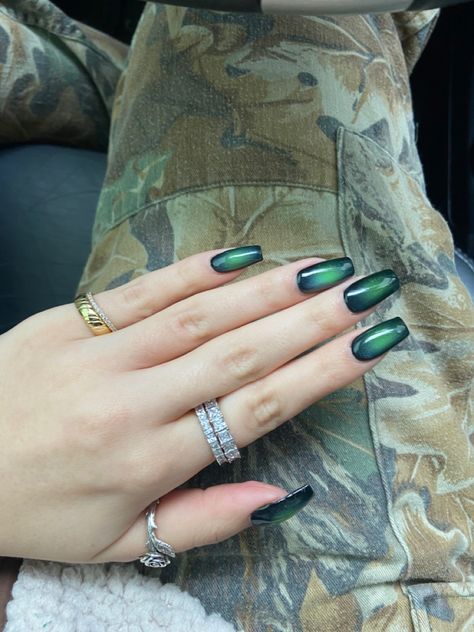 Black Green Aura Nails, Green Aura Nails Acrylic, Green Aura Nails Almond, Black And Green Aura Nails, Grunge Green Nails, Grunge Aura Nails, Cool Nail Inspo Dark, Dark Green Aura Nails, Green Nails Y2k