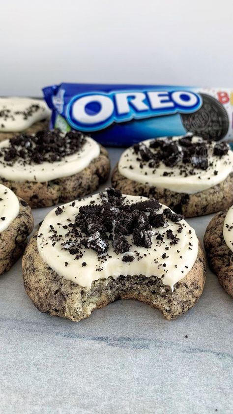 fitwafflekitchen on Instagram: SOFT OREO CHEESECAKE COOKIES 😍 These cookies are absolutely delicious! If you love cream cheese icing and Oreo’s, you need to try them 🙌… Fitwaffle Kitchen, Cookies Store, Oreo Cheesecake Cookies, Super Easy Desserts, Cinnamon Cake, Oreo Recipes, Cheesecake Cookies, Cream Cheese Icing, Yummy Comfort Food