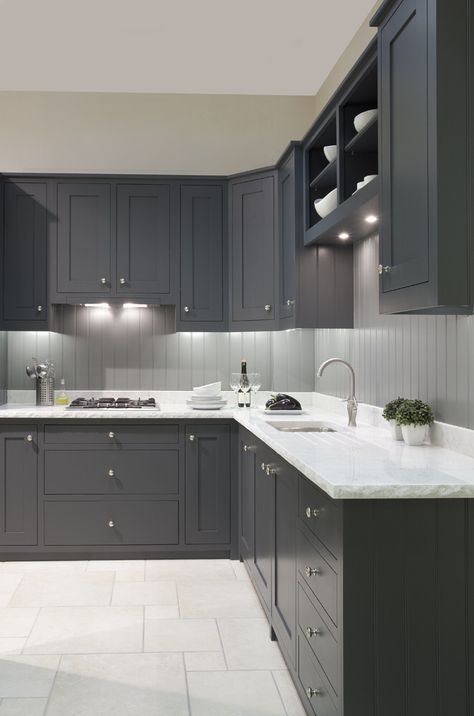 Dark Grey Kitchen Cabinets, Model Dapur, Серая Кухня, Grey Kitchen Designs, Dark Grey Kitchen, Painted Kitchen Cabinets Colors, Kabinet Dapur, Gray Cabinets, New Kitchen Cabinets