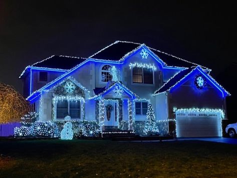 Blue Xmas Decorating Ideas, Outdoor Xmas Lights, Gold Christmas Lights, Exterior Christmas Lights, Christmas Lights Inside, Blue Christmas Lights, Christmas Lights Outside, White Christmas Lights, Christmas House Lights