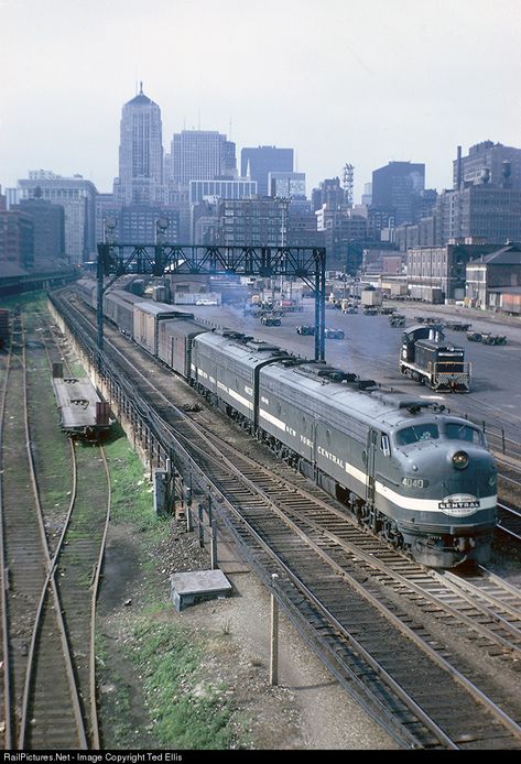 Yorkshire Moors, New York Central Railroad, Flying Scotsman, Passenger Train, Train Posters, South Boston, Railroad Pictures, Railroad Photography, Railroad Photos