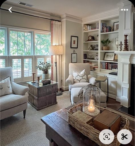 Comfy Home Decor, Country Farmhouse Living Room, Comfy Home, Cozy Interiors, Narrow Living Room, Nancy Meyers, Country Living Room, Livingroom Layout, Elegant Home Decor