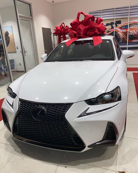 Lexus Car Aesthetic, White Lexus Red Interior, White Lexus Aesthetic, Lexus Aesthetic Girl, Lexus 300, Lexus Astetic, White Lexus, Dream Cars Lexus, Nissan Murano 2005