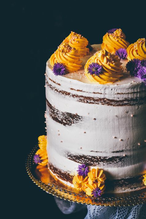 White Chocolate Cinnamon Mango Cake with fresh Mango and Cream Mango Chocolate, Mango Dessert Recipes, Mango Dessert, Mango Cake, Bake A Cake, Naked Cakes, Creative Desserts, Chocolate Cinnamon, Layer Cakes