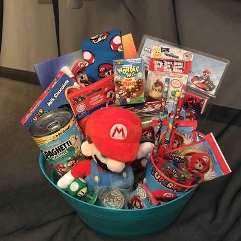 Super Mario Gift Basket Mario Easter Basket, Batman Easter Basket, Super Mario Gifts, Traditional Housewarming Gifts, Kids Hamper, Practical Housewarming Gifts, Kids Gift Baskets, Kids Baskets, Diy Easter Gifts