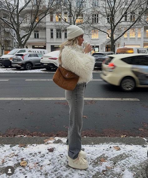 All Posts • Instagram Ugg Snow Boots Outfit, Belgrade Outfit, New York Outfits Cold, Vienna Winter Outfit, Ootd Ski, Moon Boot Outfits, Europe Winter Aesthetic, Russian Winter Fashion, Snow Outfits Aesthetic