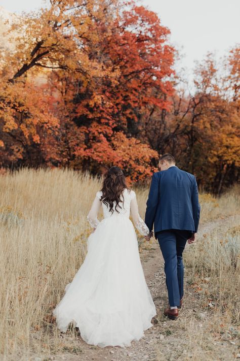 Wedding Photos Of Bride, Fall Leaves Wedding, Wedding Colors Fall, Fall Wedding Pictures, Photos Of Bride, Fall Leaf Wedding, Fall Wedding Gowns, Wedding October, Groom Pose