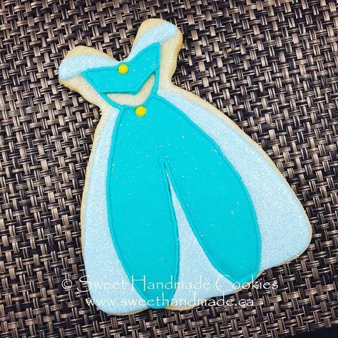 Princess Jasmine (Aladdin) cookies. #sweethandmadecookies #customcookies #decoratedcookies #designercookies #cookies #bradfordontariocookies #princesscookies #princessdresses #jasmine #jasminecookies Aladdin Cookies, Jasmine Cookies, Jasmine Alladin, Girly Cookies, Peppermint Bark Cookie, Princess Jasmine Birthday Party, Princess Jasmine Birthday, Aladdin Party, Jasmine Party