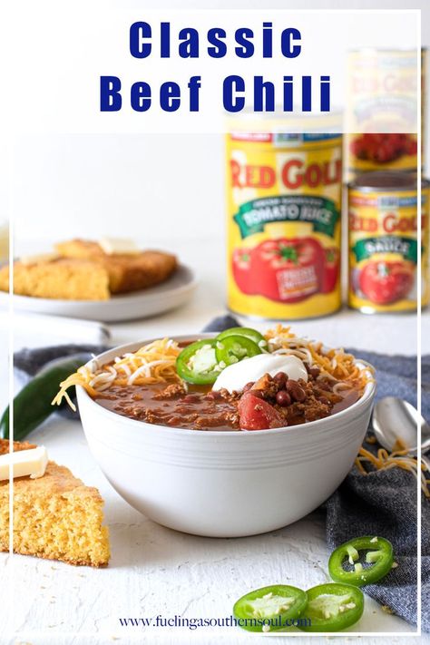 Red Gold Chili Recipe, Southern Chili, Chili Toppings, Living Classic, Beef Chili, Cheese Crackers, Chili Recipe, American Food, Fresh Tomatoes