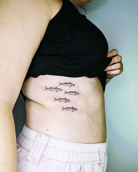 Mackerel Tattoo, Aquarium Tattoo, Bea Tattoo, Skin Illustration, Tattoo Ribs, Tattoos 2023, Running Tattoo, Hip Thigh Tattoos, Thigh Tattoos