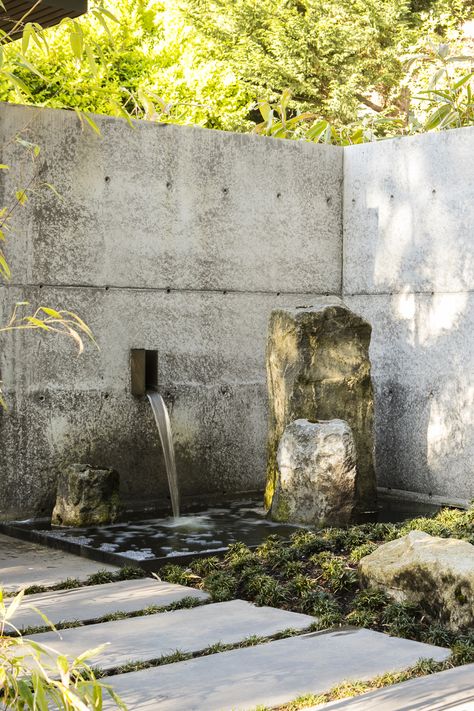 Japanese Courtyard Garden, Japanese Courtyard, Modern Water Feature, Kolam Air, Outdoor Water Feature, Temple Gardens, Garden Water Feature, Garden Estate, Lake Washington