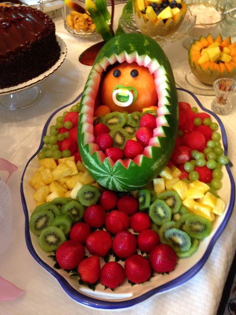 Adorable and so much fun for a baby shower! Aperitivos Para Baby Shower, Baby Shower Fruit Tray, Fruit Tray Designs, Christmas Baby Shower Ideas, Baby Shower Appetizers, Baby Shower Party Food, Baby Shower Watermelon, Baby Shower Fruit, Deco Fruit