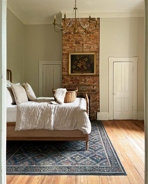 Cozy Traditional Bedroom, Cozy Fall Bedroom, Ruggable Rug, Hotel Room Design, Fall Bedroom, Bedroom Idea, Traditional Bedroom, Cozy Interior, Carpet Design