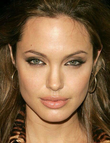 Angelina Jolie No Makeup, Angelina Jolie Eyes, John Voight, Angelina Jolie 90s, Angelina Jolie Makeup, Makeup Portrait, Angelina Jolie Photos, No Makeup, Maleficent