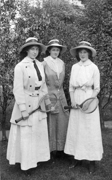 Dressed for tennis. 1910 Fashion 1910, Tennis Outfits, Tennis Wear, 1910s Fashion, Nursing Fashion, Jeanne Lanvin, Vintage Tennis, 20th Century Fashion, Edwardian Dress