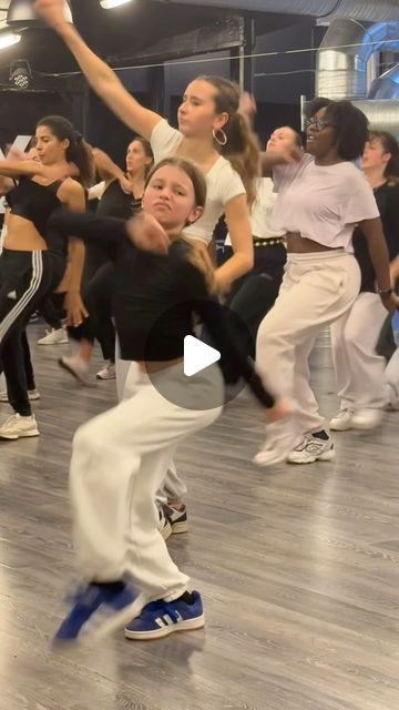 How To Line Dance, Fun Dances To Learn, Dance Moves Step By Step, Modern Dance Moves, Uptown Funk Dance, Dance Video Song, Smooth Dance, Easy Dance, Uptown Funk