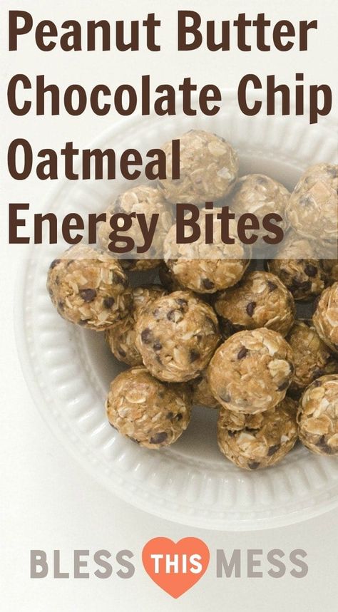 Oatmeal Energy Bites, Oatmeal Balls, Oatmeal Bites, Peanut Butter Energy Bites, Energy Ball Recipe, Dessert Simple, Protein Bites, Protein Ball, Peanut Butter Chocolate Chip