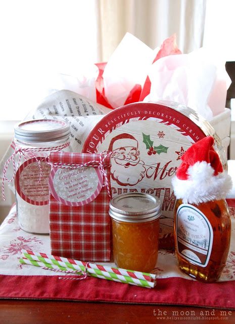 Soup And Bread Gift Basket, Christmas Morning Basket Diy Gifts, Christmas Breakfast Basket Ideas, Christmas Breakfast Gift Basket Ideas, Pancake Christmas Gift, Christmas Morning Breakfast Gift Basket, Christmas Morning Gift Basket, Christmas Breakfast Gift Basket, Christmas Breakfast Basket