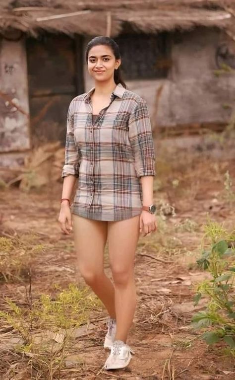 Kirti Suresh, 90s Bollywood Fashion, Keerthy Suresh, Regular People, Beautiful Dresses Short, Normal People, Women Photography, Hottie Women, Bollywood Girls