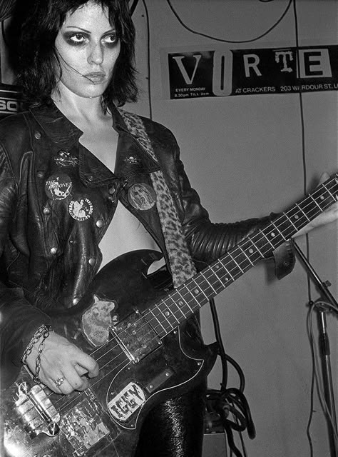 photographer derek ridgers talks punk then and now - i-D Gaye Advert, Derek Ridgers, Riot Grrl, 70s Punk, 90s Punk, 80s Punk, Punk Culture, Punk Rock Outfits, Rock Aesthetic