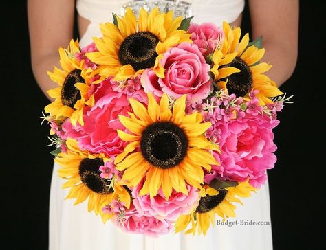 Yellow sunflowers with pink roses and wax flower make a gorgeous bouquet! Description from pinterest.com. I searched for this on bing.com/images Pink Rose Wedding Bouquet, Tangerine Wedding, Gorgeous Bouquet, Wedding Flowers Sunflowers, Wedding Flower Guide, Pink Roses Wedding, Sunflowers And Roses, Sunflower Wedding Bouquet, Pink Sunflowers