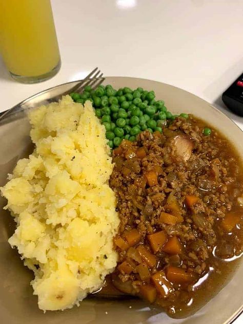 Mince And Tatties, Scottish Food, Vegan Beef, Pork Bacon, Vegan Asian, Recipe Vegetarian, Brown Sauce, Balsamic Glaze, Vegetarian Recipes Easy