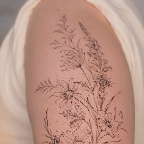 Tereza Emingrová on Instagram: "Floral sleeve full of wildflowers 🌿 #inprogress" Meadow Sleeve Tattoo, Wildflower Half Sleeve Tattoo Forearm, Queen Anne's Lace Tattoo, Wild Flower Half Sleeve Tattoo, Color Wildflower Tattoo, Meadow Flowers Tattoo, Grass Tattoo Design, Farm Tattoos For Women, Wildflower Half Sleeve Tattoo