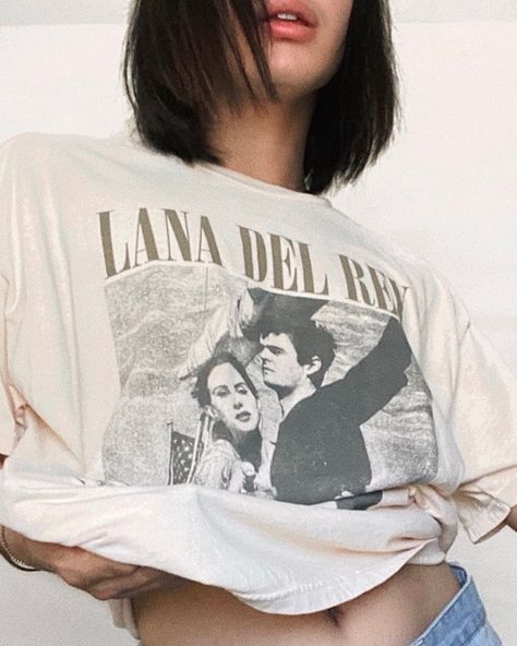 Lana Del Rey Shirt Outfit, Lana Del Rey Shirt, Lana Del Rey Outfits, Necklace Aesthetic, Grunge Fashion Soft, Lana Del Ray, Outfit Fall, Aesthetic Outfit, Grunge Fashion