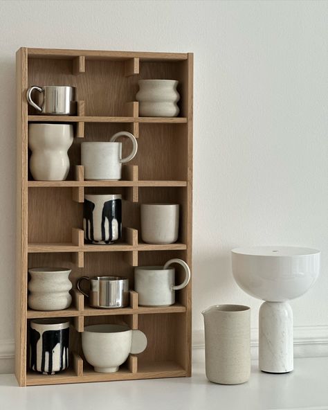 Helen A. W. | This beautiful and high-quality cup shelf makes me happy every day! @saetter_copenhagen Happy Friday! • • • • • • • • #mug #muglover… | Instagram Mug Display Shelf, Coffee Cup Shelf, Mug Shelf, Cup Shelf, Mug Storage, Wood Mug, Bali Home, Mug Display, Coffee Bar Home